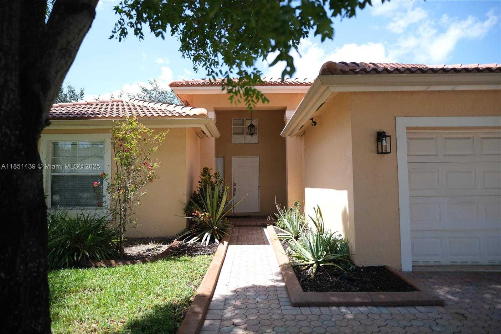 Small Image of 14321 SOUTH WEST 33RD CT, Miramar Number 2