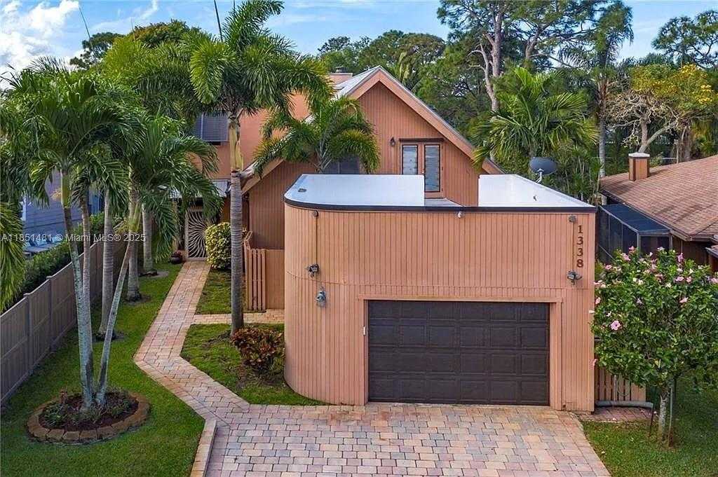 Small Image of 1338 SOUTH WEST EVERGREEN LN, Palm City Number 2