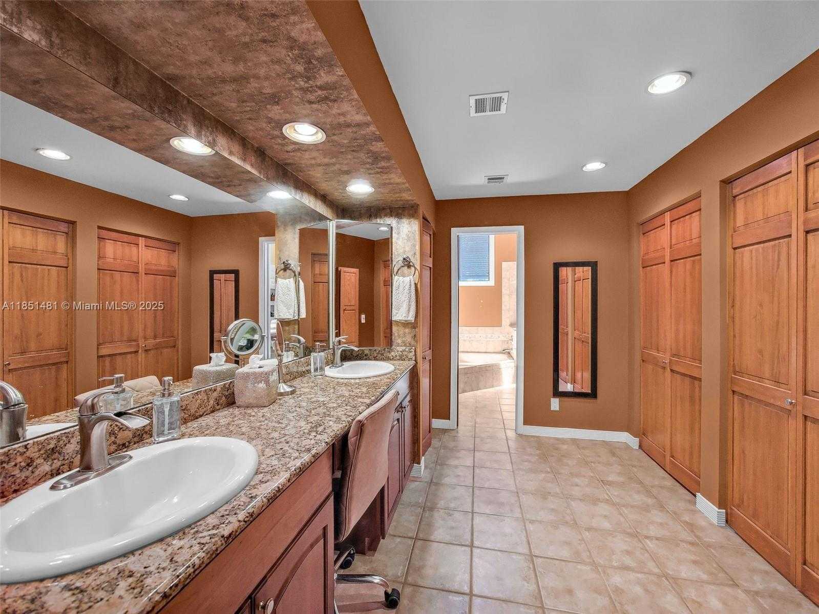 Small Image of 1338 SOUTH WEST EVERGREEN LN, Palm City Number 9