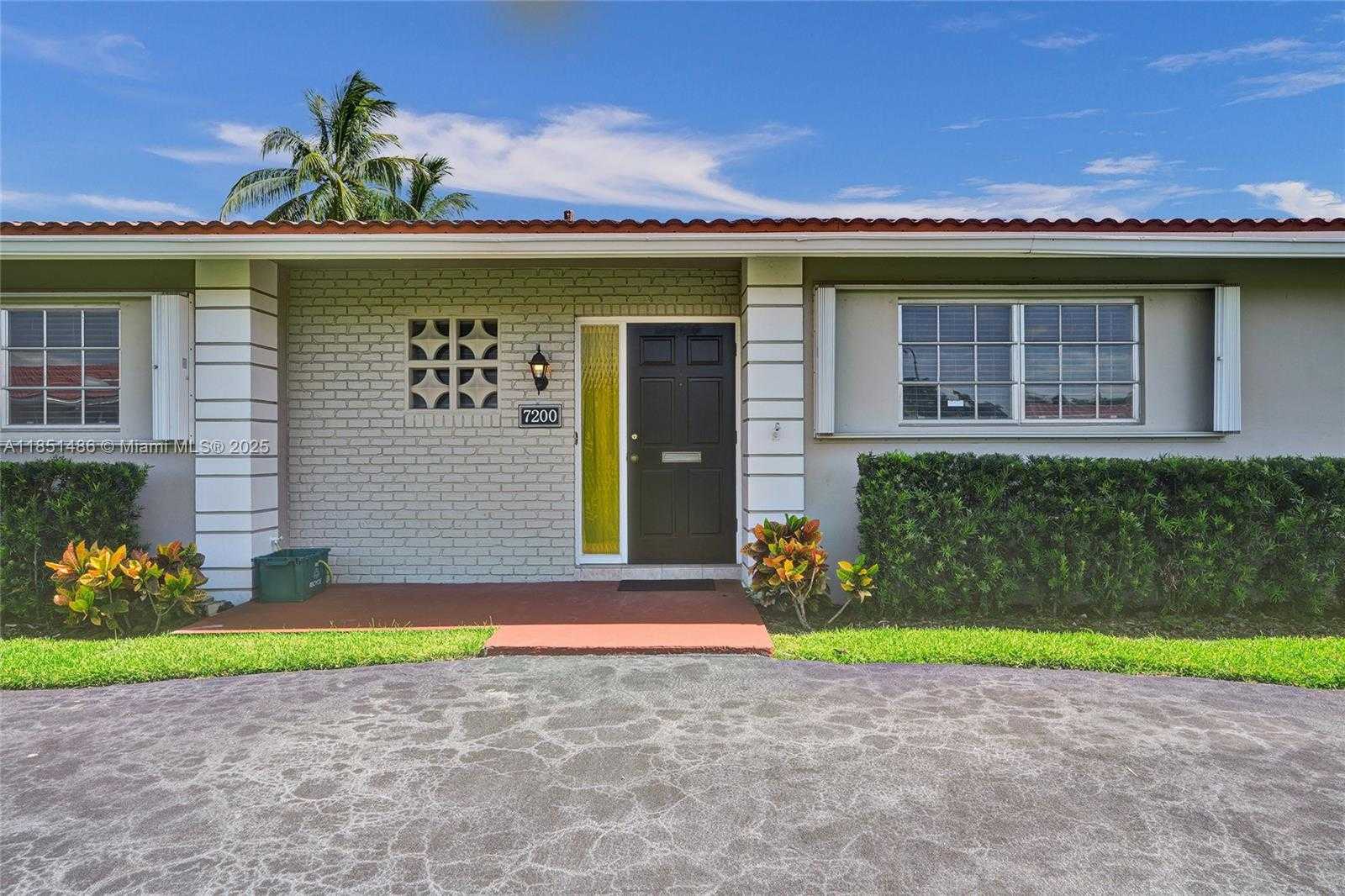 Small Image of 7200 EAST TROPICAL WAY, Plantation Number 3