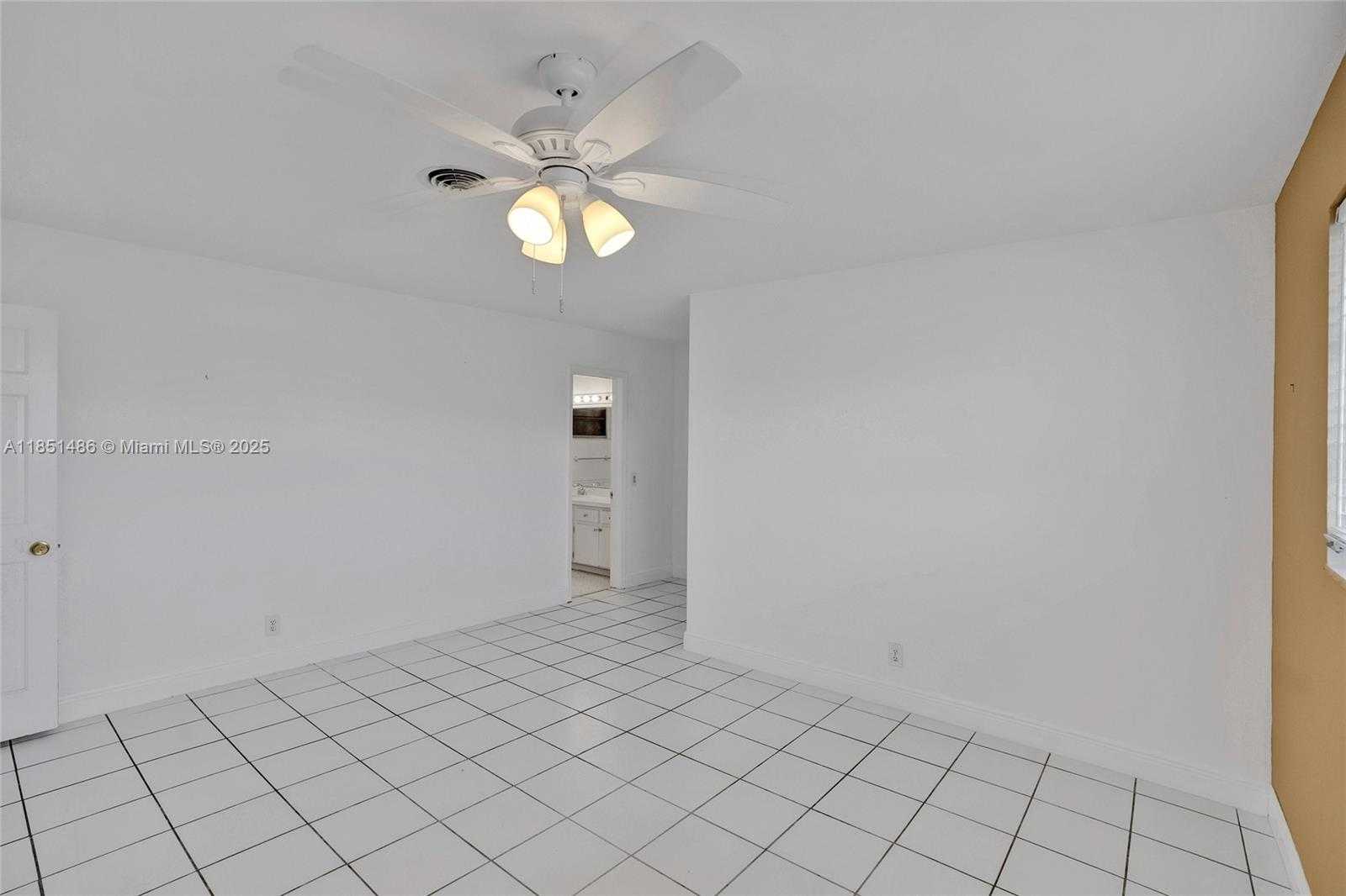 Small Image of 7200 EAST TROPICAL WAY, Plantation Number 33