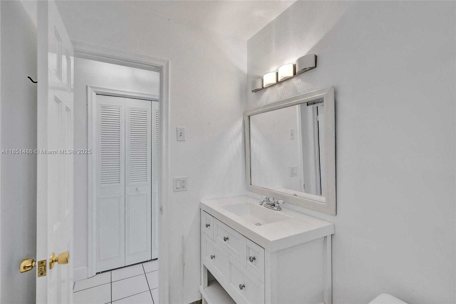 Small Image of 7200 EAST TROPICAL WAY, Plantation Number 39