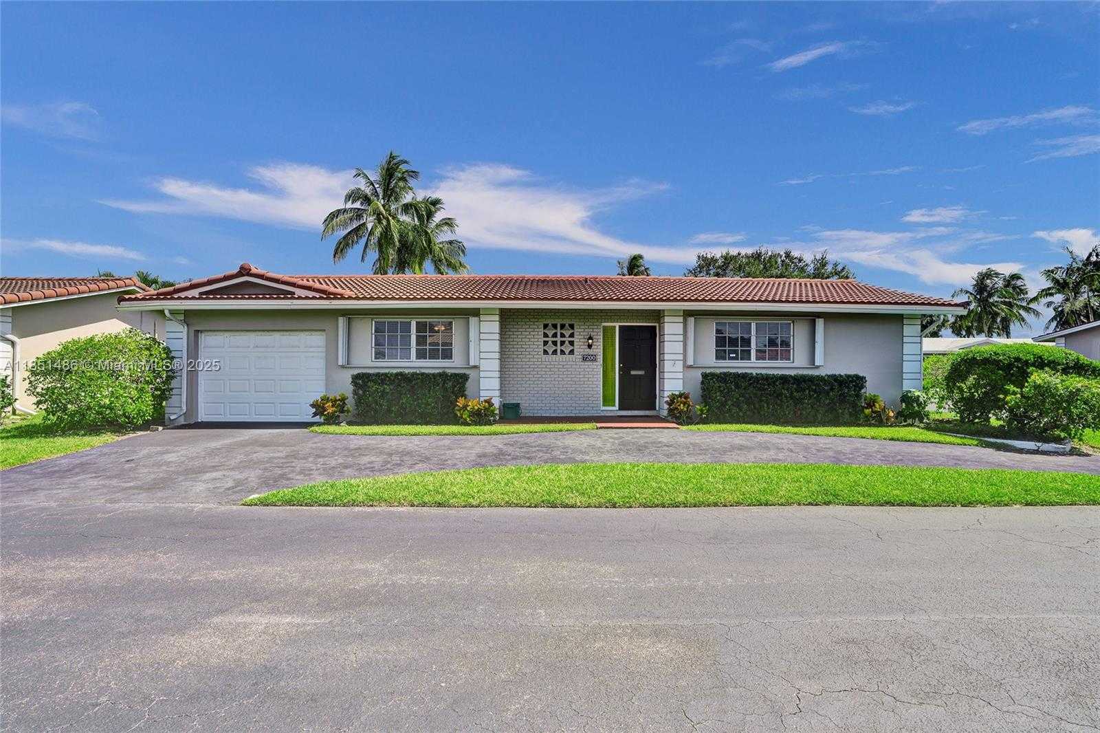 Small Image of 7200 EAST TROPICAL WAY, Plantation Number 4