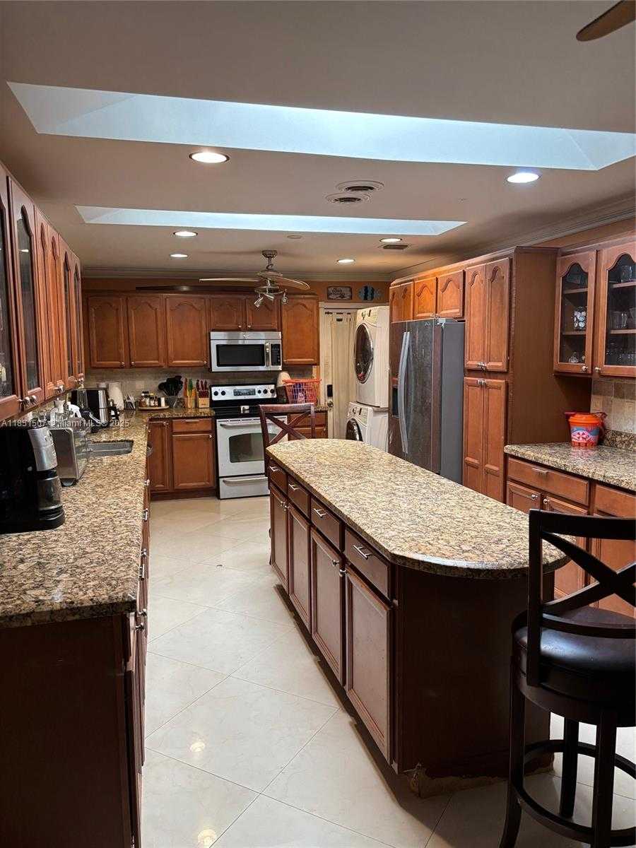Small Image of 13761 SOUTH WEST 37TH CT, Davie Number 2
