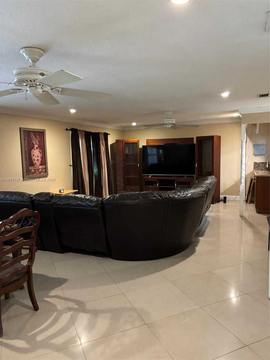 Small Image of 13761 SOUTH WEST 37TH CT, Davie Number 3