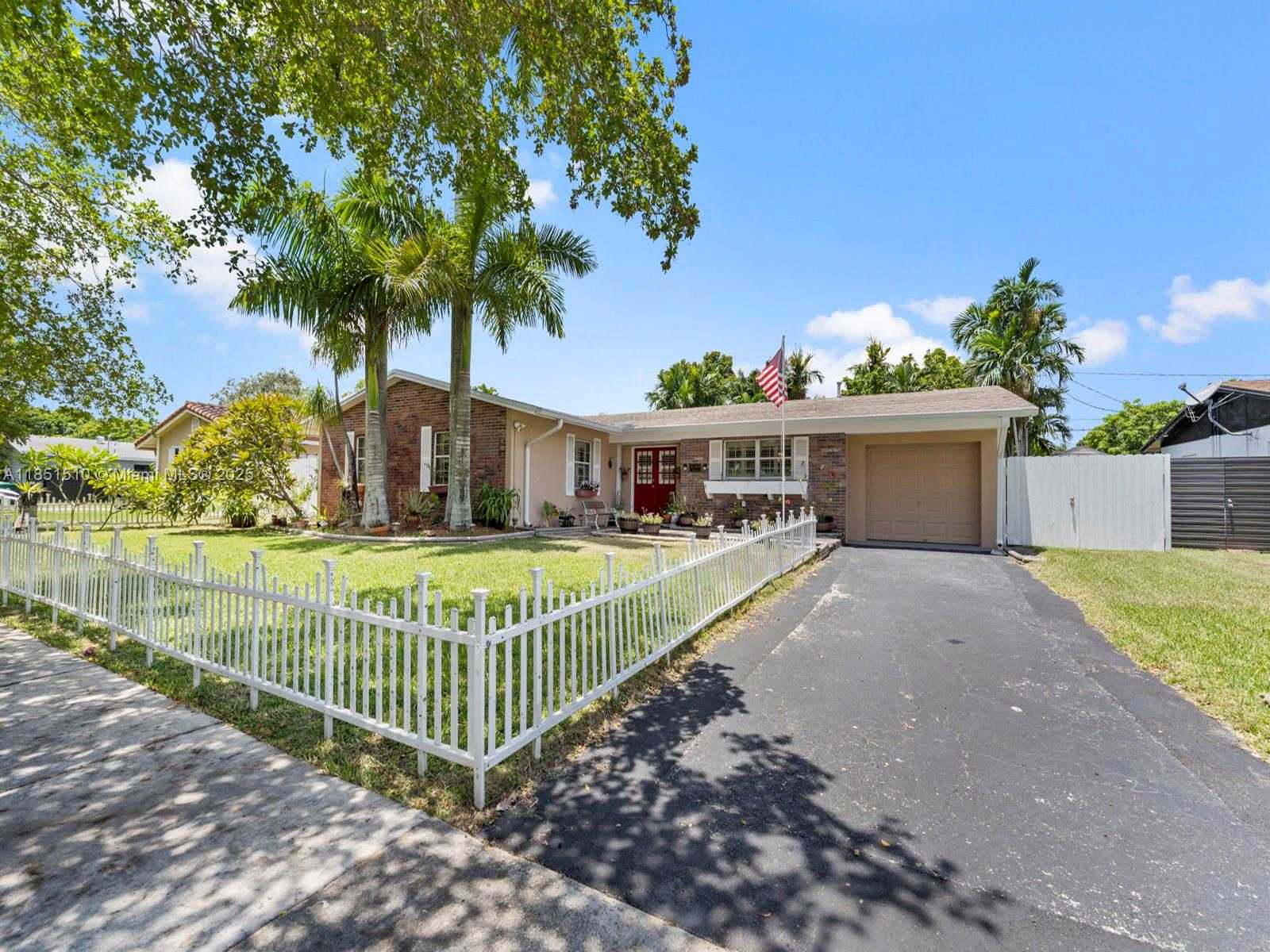 Small Image of 19630 STERLING DR, Cutler Bay Number 2