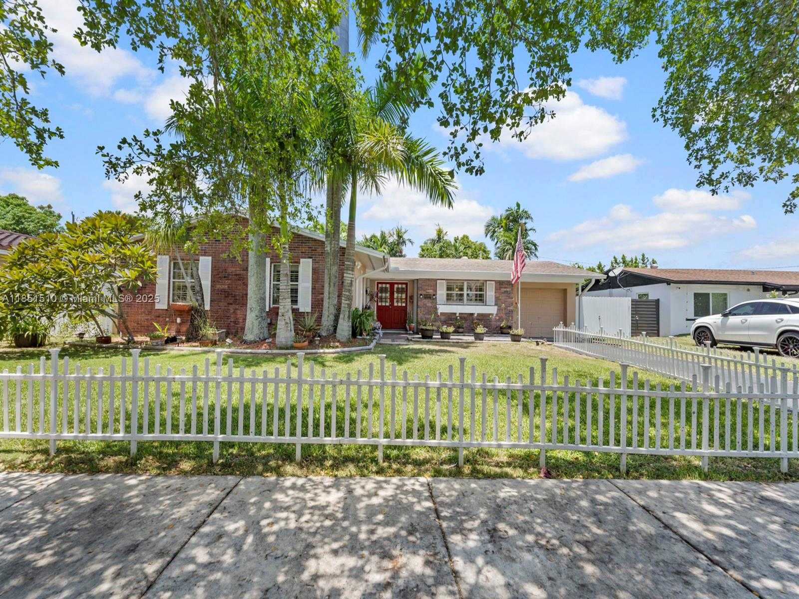 Small Image of 19630 STERLING DR, Cutler Bay Number 33