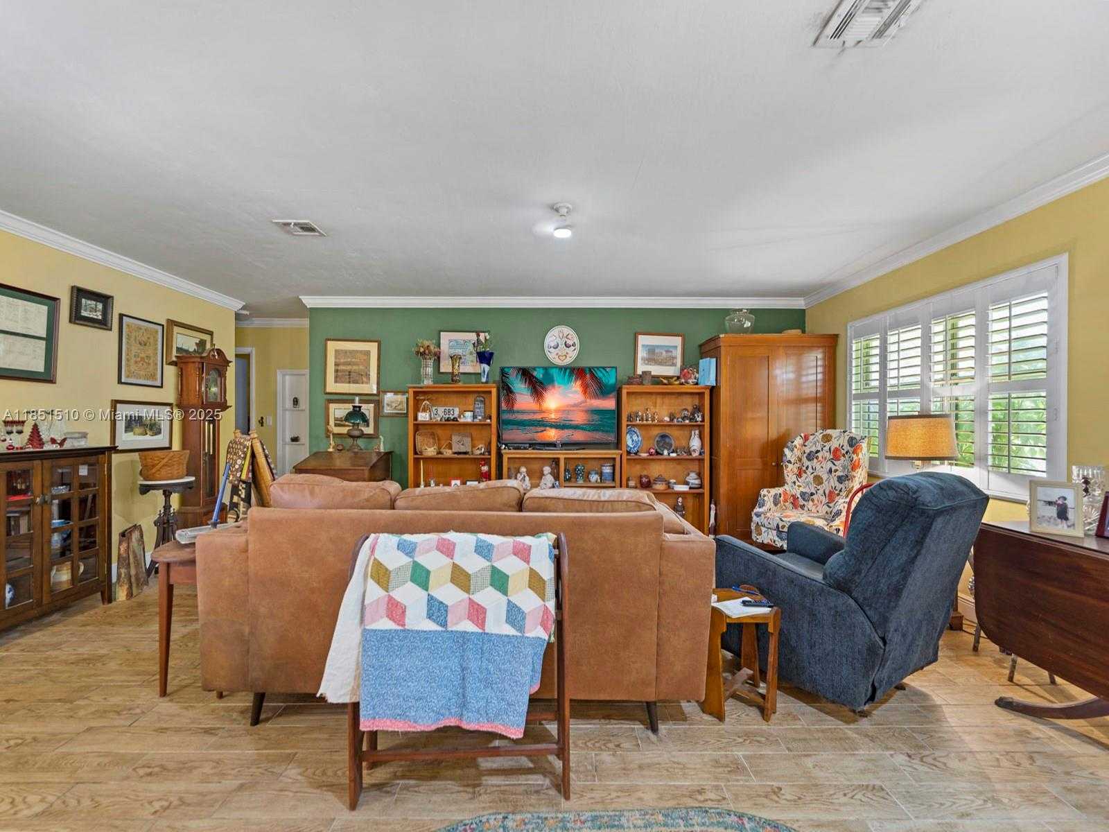 Small Image of 19630 STERLING DR, Cutler Bay Number 7