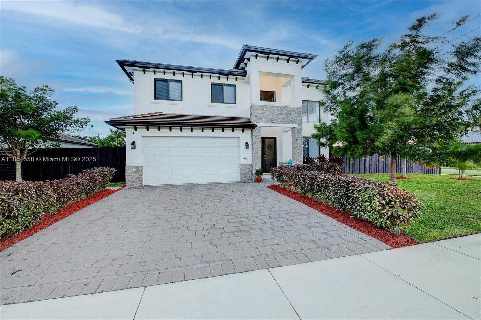 Small Image of 9220 SOUTH WEST 170TH ST, Palmetto Bay Number 3