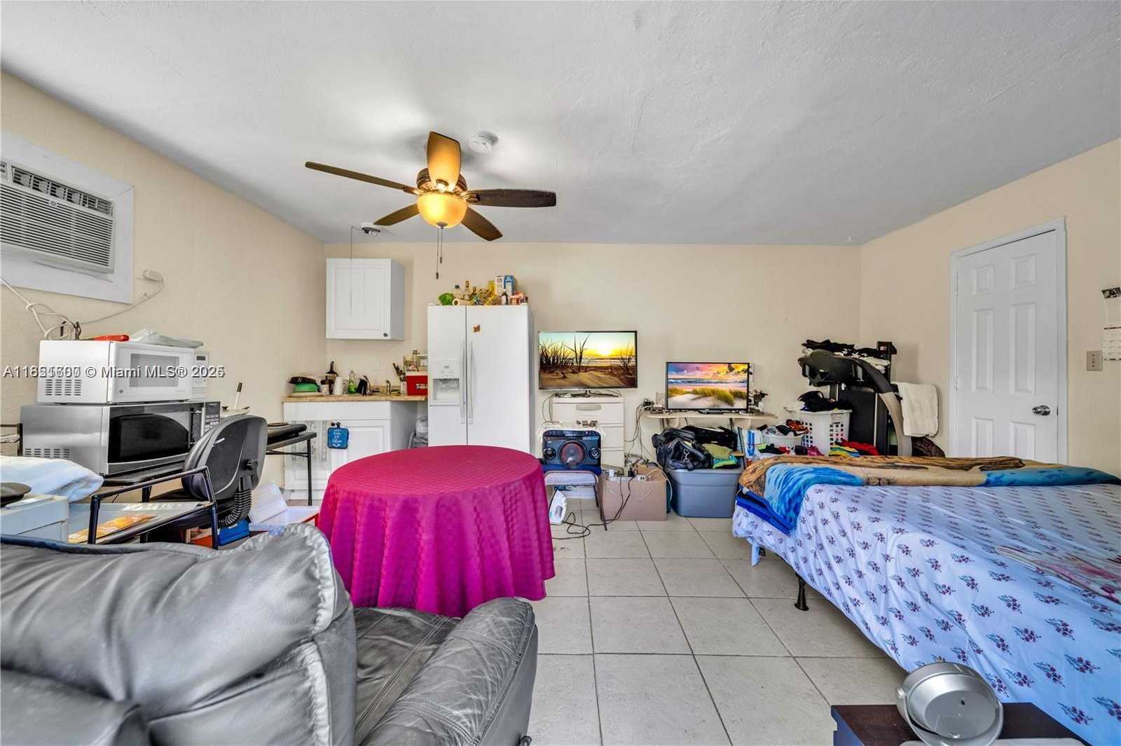 Small Image of 2632 NORTH EAST 214TH ST, Miami Number 4