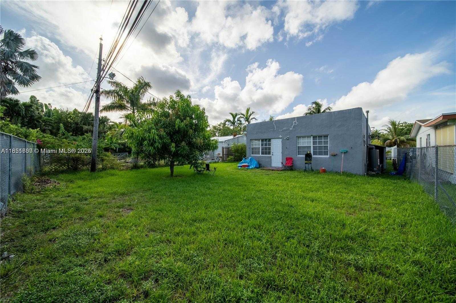 Small Image of 2632 NORTH EAST 214TH ST, Miami Number 7