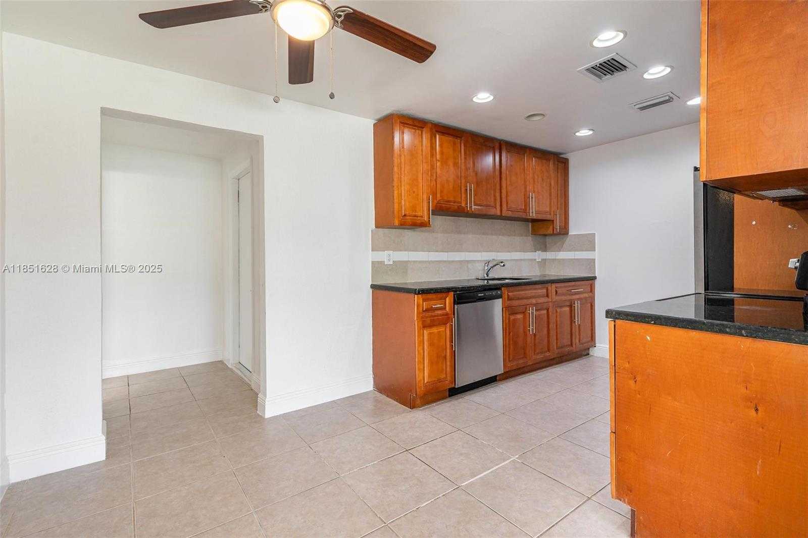 Small Image of 5615 SIMMS ST, Hollywood Number 3