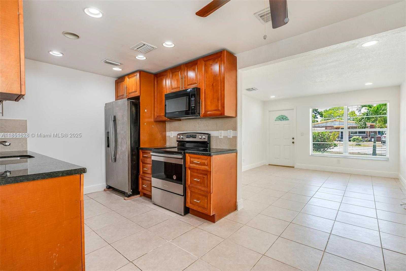 Small Image of 5615 SIMMS ST, Hollywood Number 4