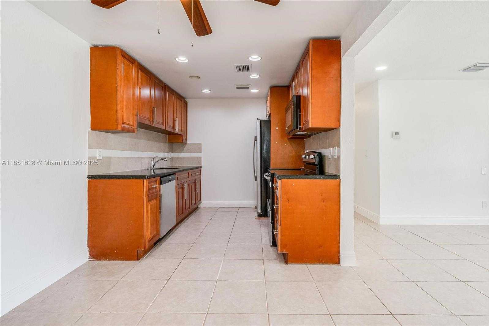 Small Image of 5615 SIMMS ST, Hollywood Number 5
