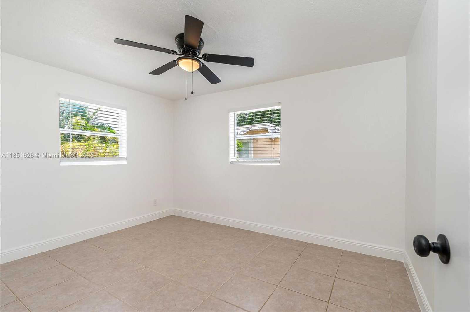 Small Image of 5615 SIMMS ST, Hollywood Number 7