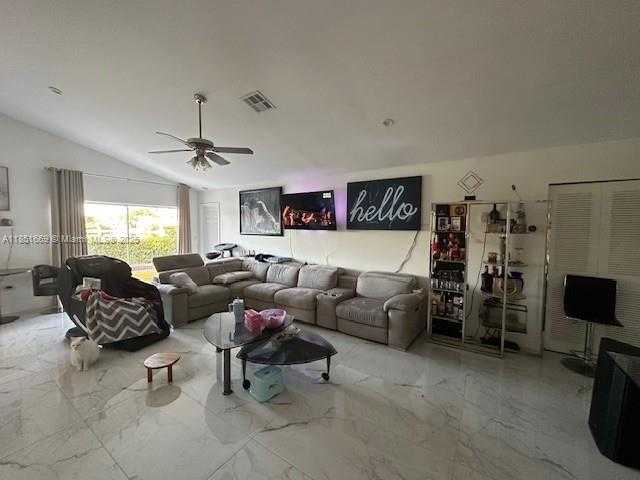 Small Image of 10000 SOUTH WEST 9TH CT, Pembroke Pines Number 2