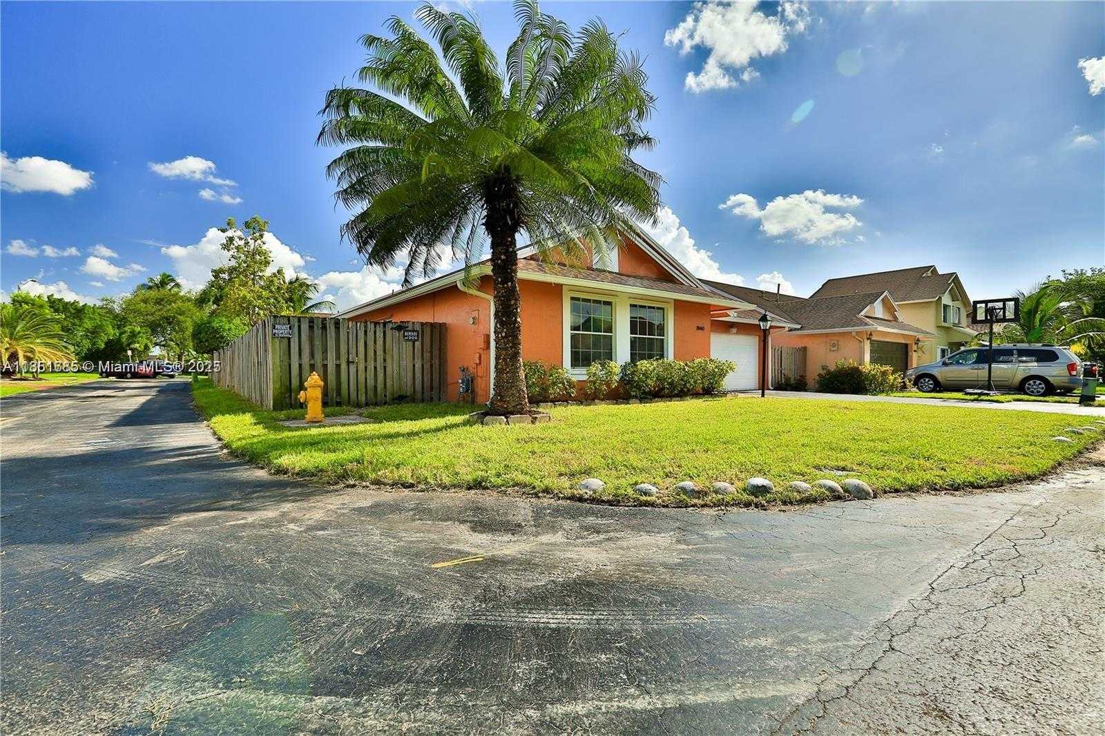 Small Image of Hialeah Number 3