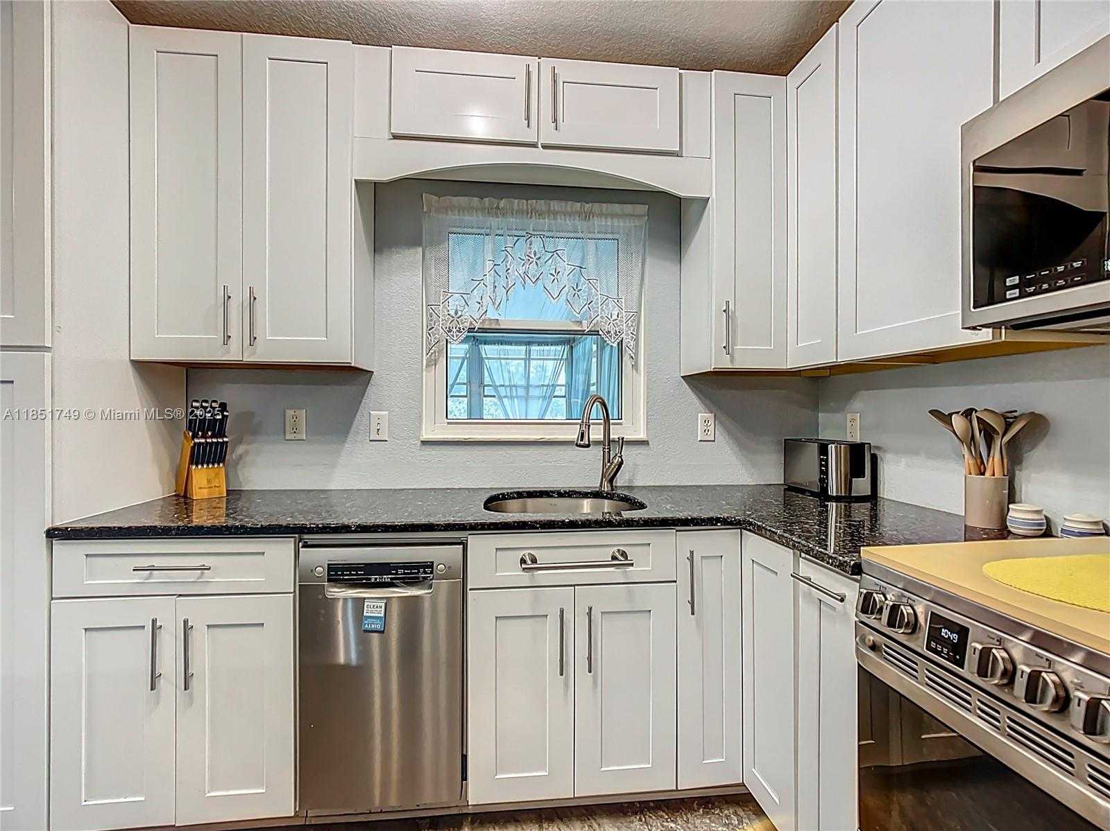 Small Image of 7040 TAMARIND, Lake Wales Number 12