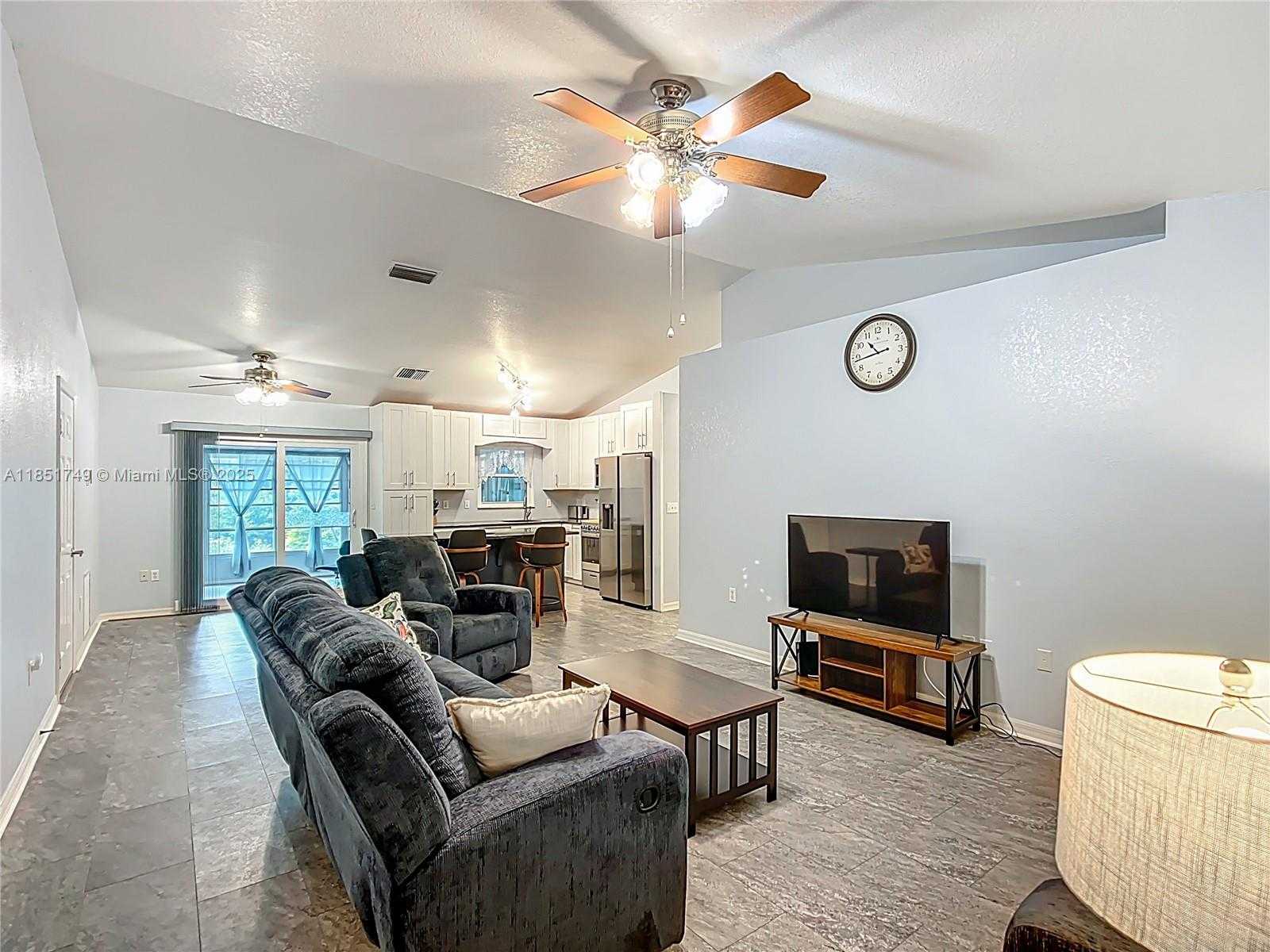 Small Image of 7040 TAMARIND, Lake Wales Number 4