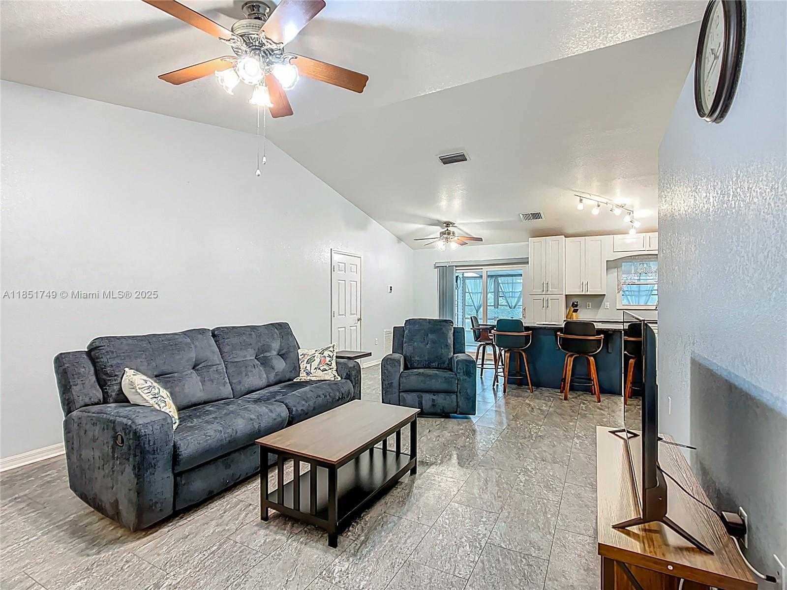 Small Image of 7040 TAMARIND, Lake Wales Number 5