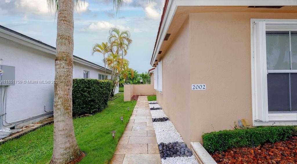 Small Image of 2002 NORTH WEST 184TH WAY, Pembroke Pines Number 20