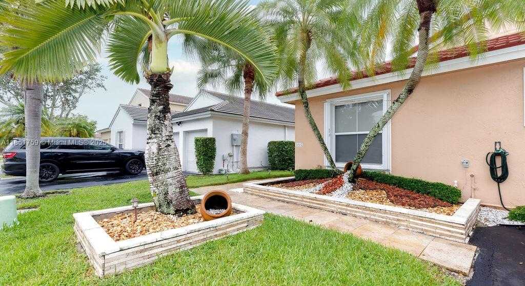 Small Image of 2002 NORTH WEST 184TH WAY, Pembroke Pines Number 21