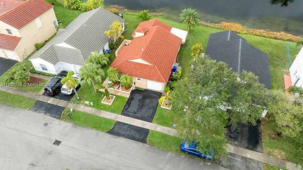 Small Image of 2002 NORTH WEST 184TH WAY, Pembroke Pines Number 23