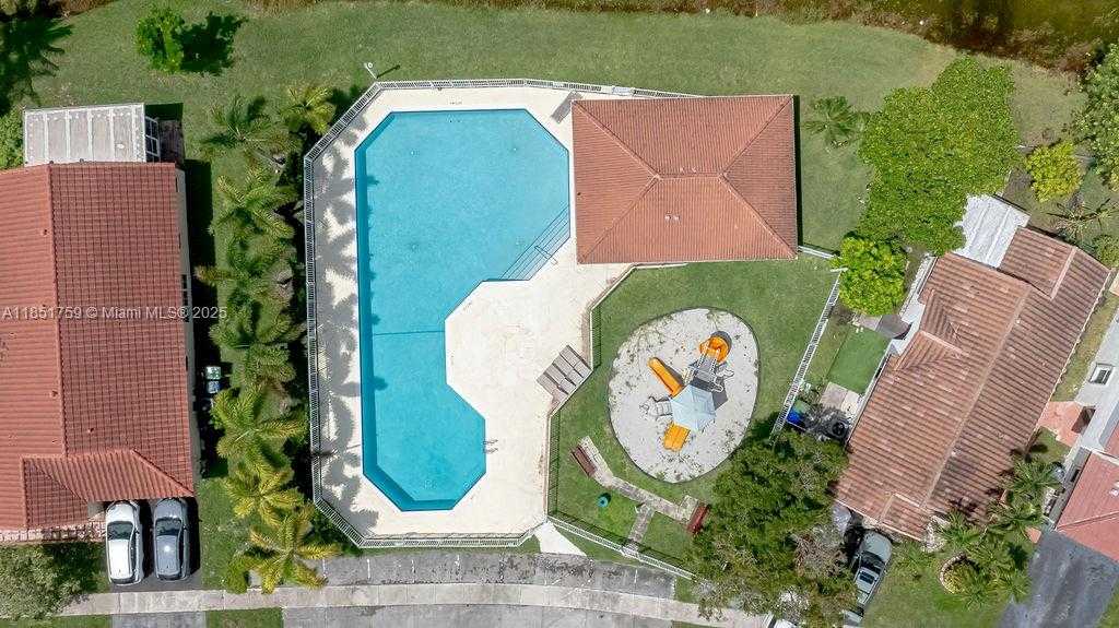 Small Image of 2002 NORTH WEST 184TH WAY, Pembroke Pines Number 24
