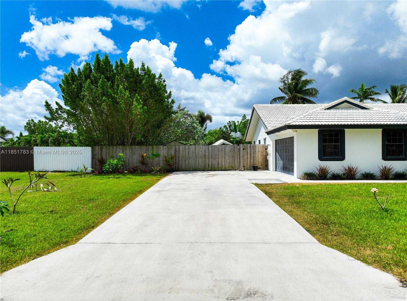 Small Image of 18830 SOUTH WEST 294TH TER, Homestead Number 44