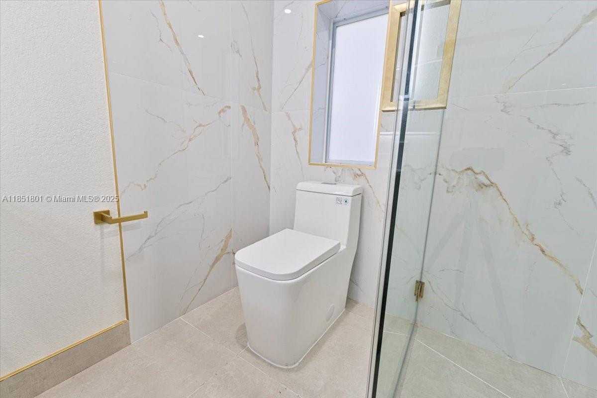 Small Image of 1026 WEST 32ND ST, Hialeah Number 11