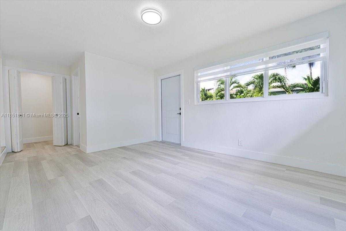 Small Image of 1026 WEST 32ND ST, Hialeah Number 15