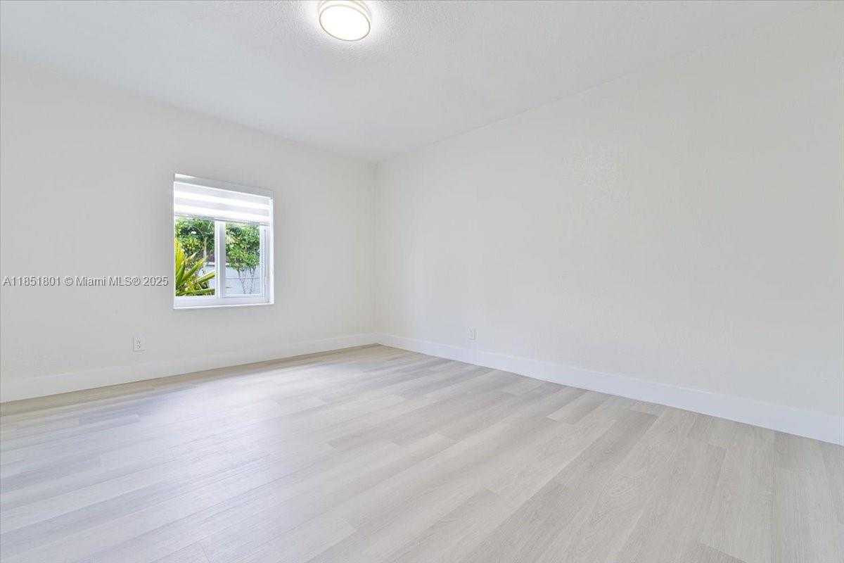 Small Image of 1026 WEST 32ND ST, Hialeah Number 17