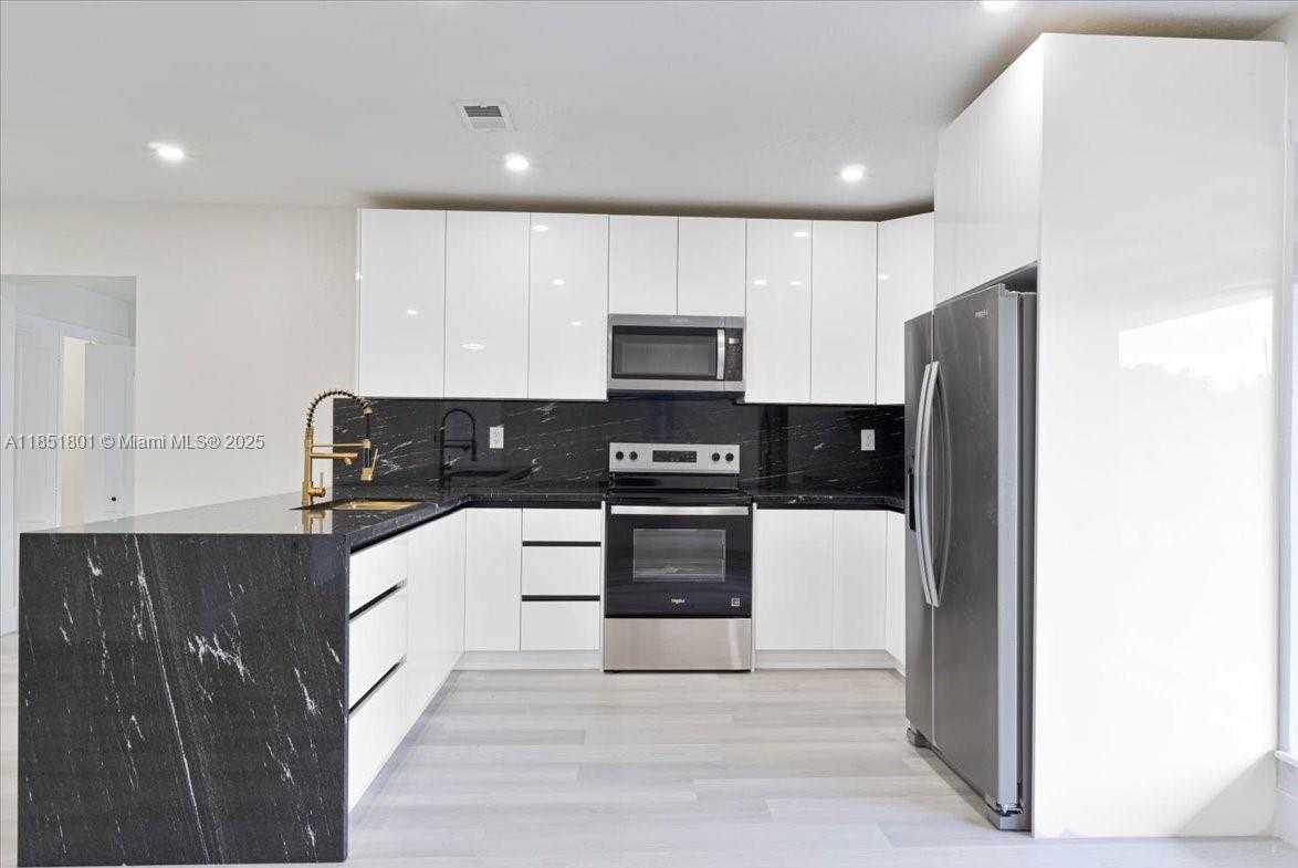 Small Image of 1026 WEST 32ND ST, Hialeah Number 20