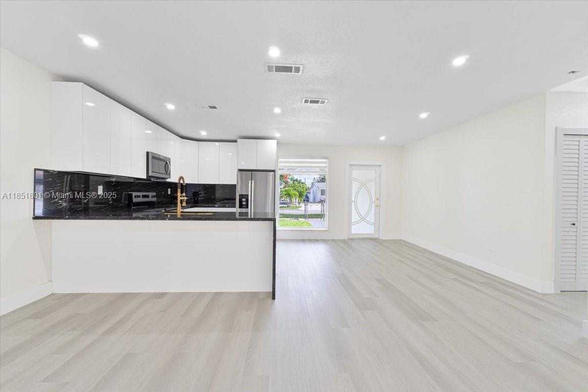 Small Image of 1026 WEST 32ND ST, Hialeah Number 21