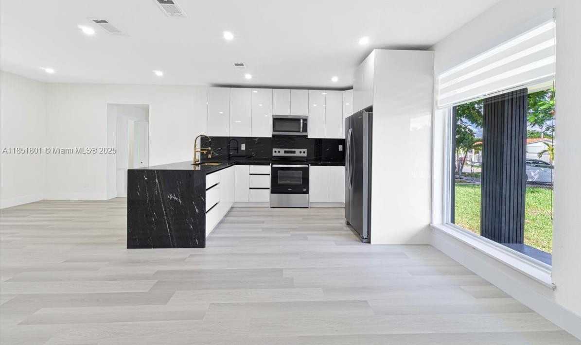 Small Image of 1026 WEST 32ND ST, Hialeah Number 22