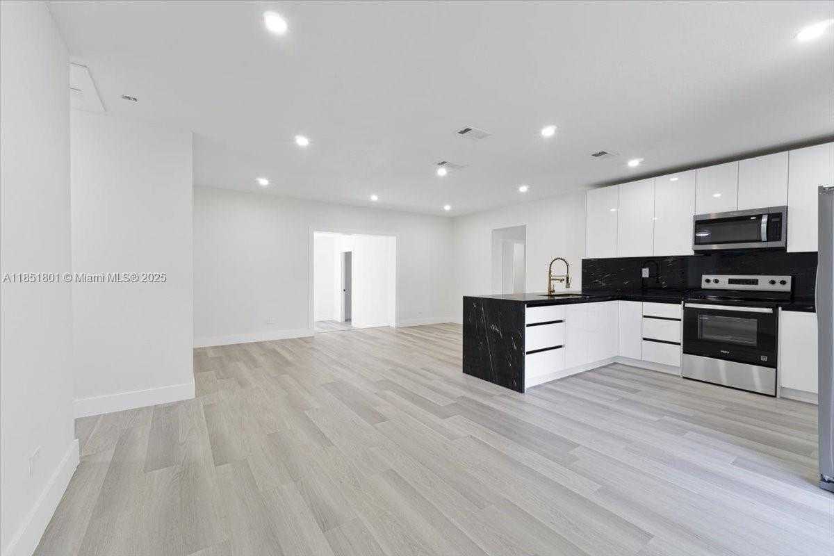 Small Image of 1026 WEST 32ND ST, Hialeah Number 23