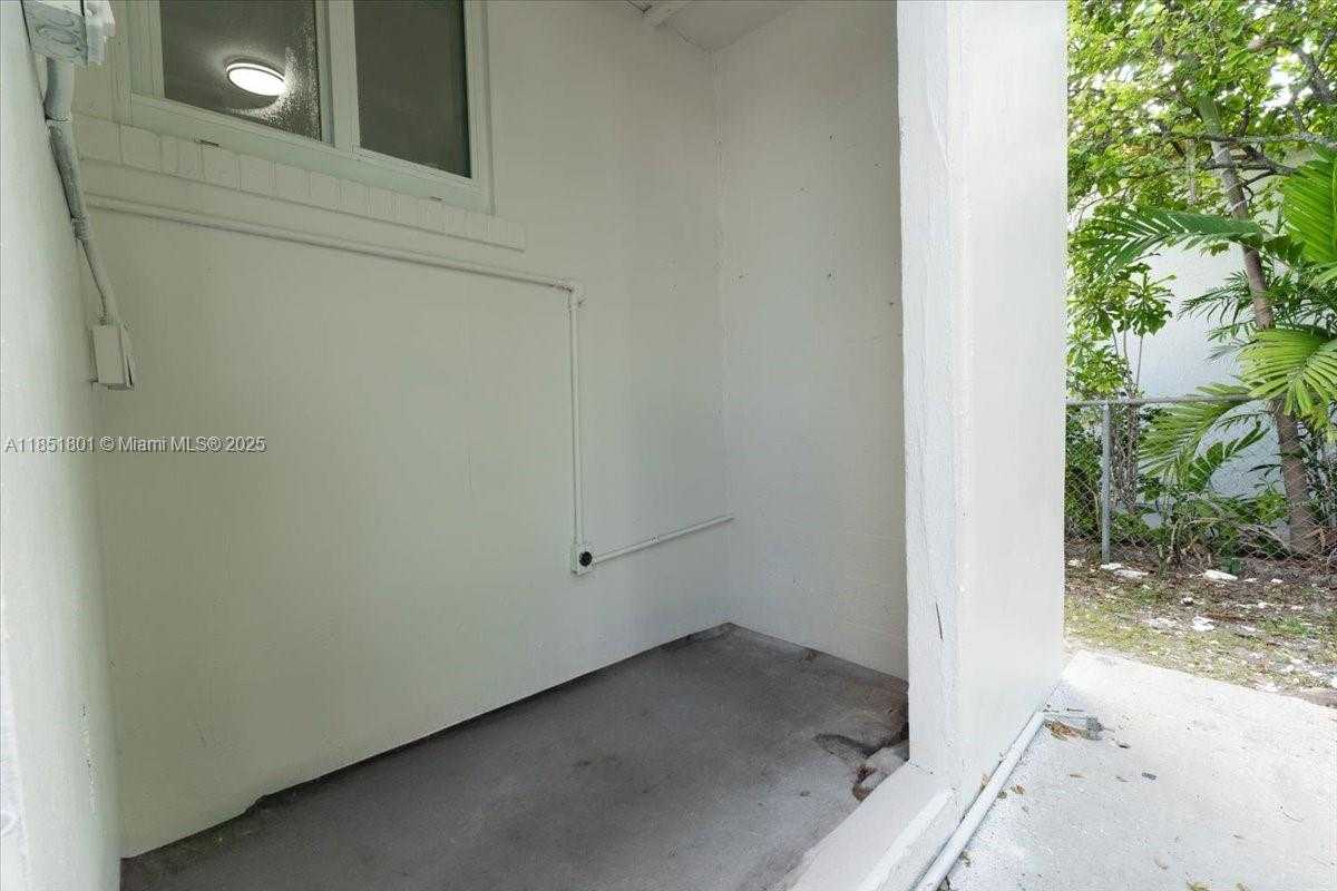 Small Image of 1026 WEST 32ND ST, Hialeah Number 35