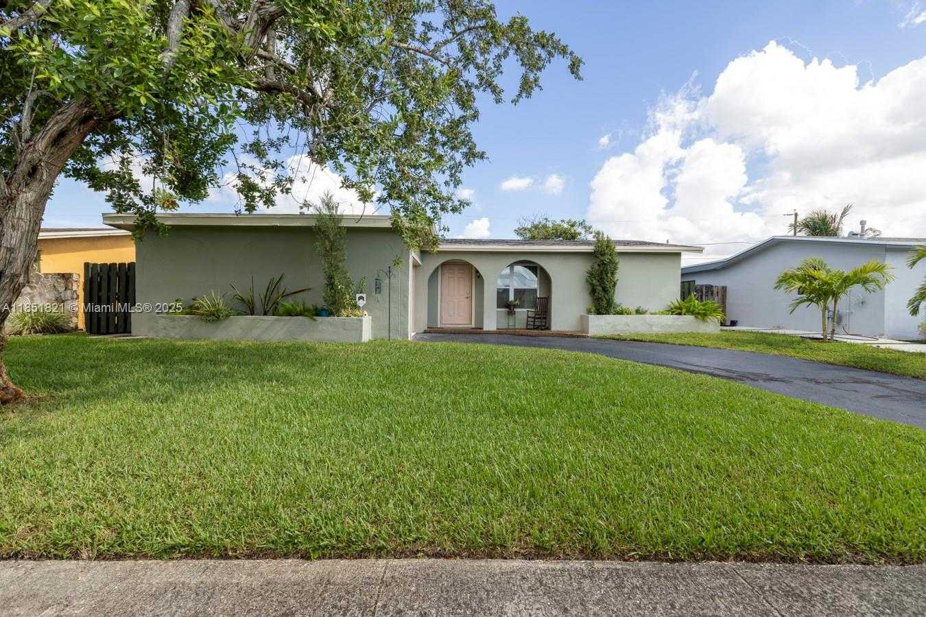 Small Image of 8941 NORTH WEST 25TH CT, Sunrise Number 32