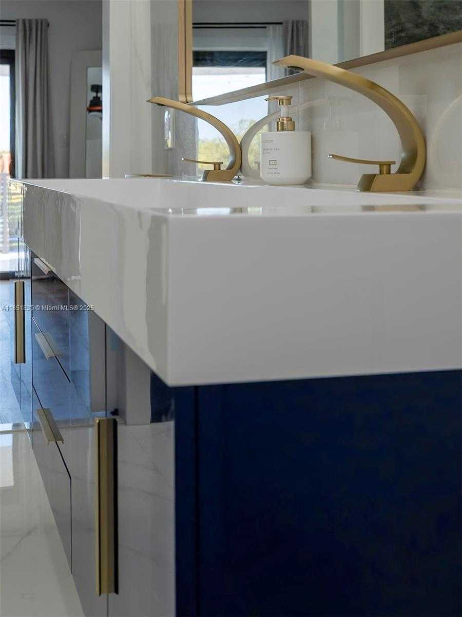 Small Image of 2931 SOUTH WEST 117TH AVE, Miami Number 26