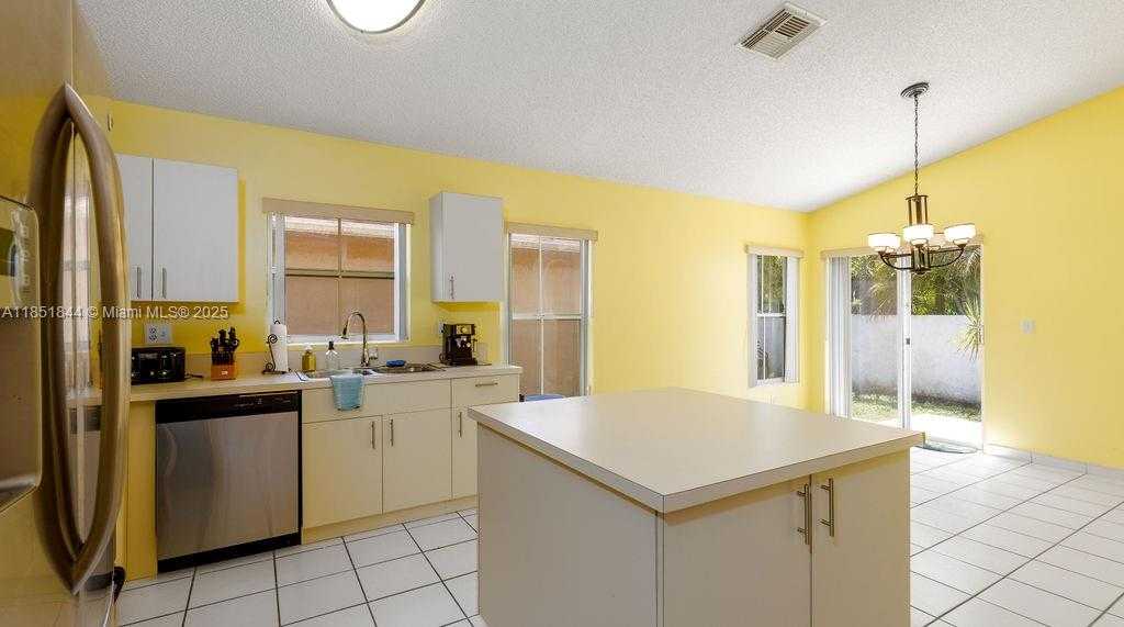 Small Image of 18446 NORTH WEST 21ST STREET, Pembroke Pines Number 10
