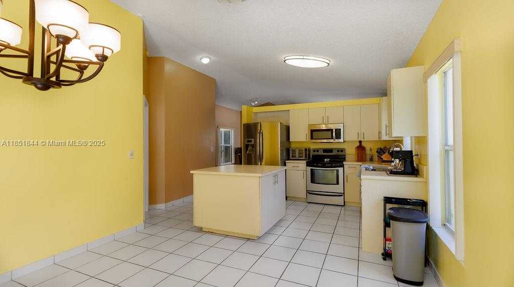 Small Image of 18446 NORTH WEST 21ST STREET, Pembroke Pines Number 12