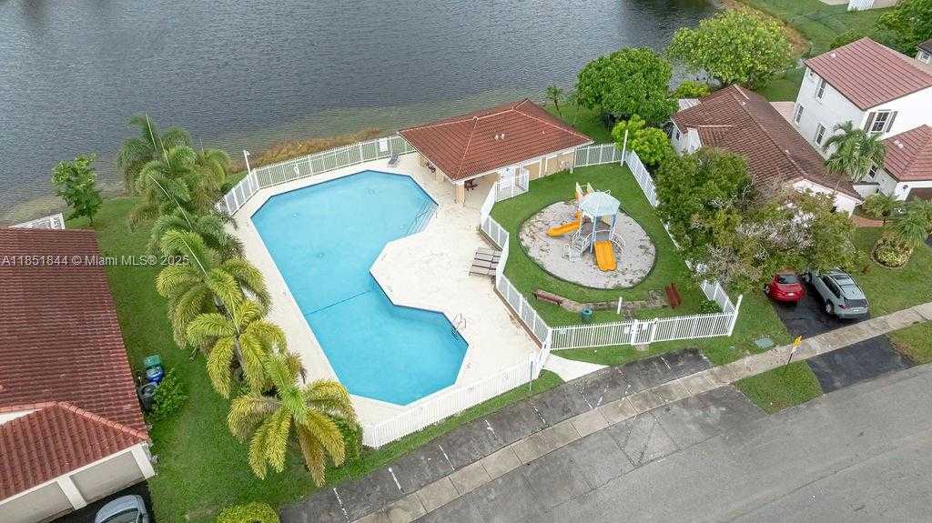 Small Image of 18446 NORTH WEST 21ST STREET, Pembroke Pines Number 23