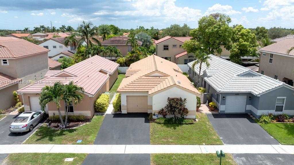 Small Image of 18446 NORTH WEST 21ST STREET, Pembroke Pines Number 26