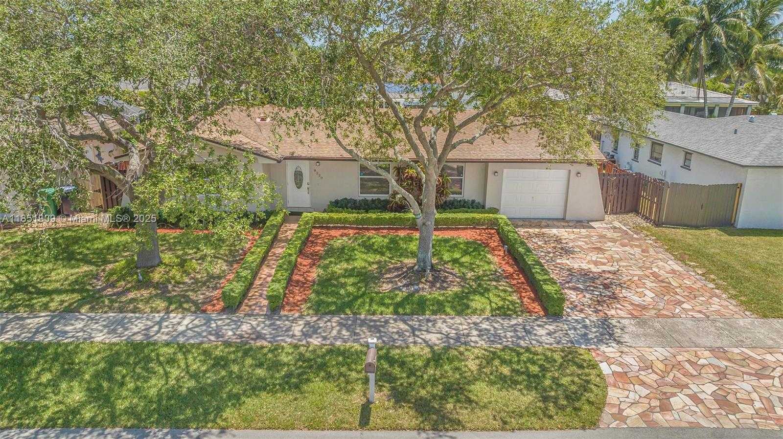 Small Image of 8220 SOUTH WEST 203RD ST, Cutler Bay Number 25