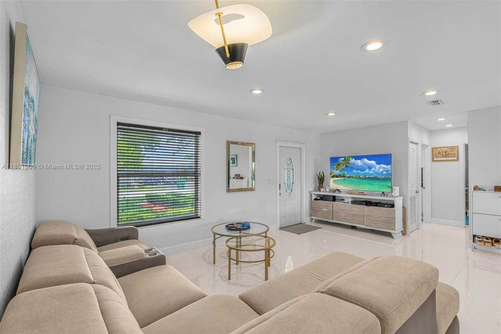 Small Image of 8220 SOUTH WEST 203RD ST, Cutler Bay Number 7
