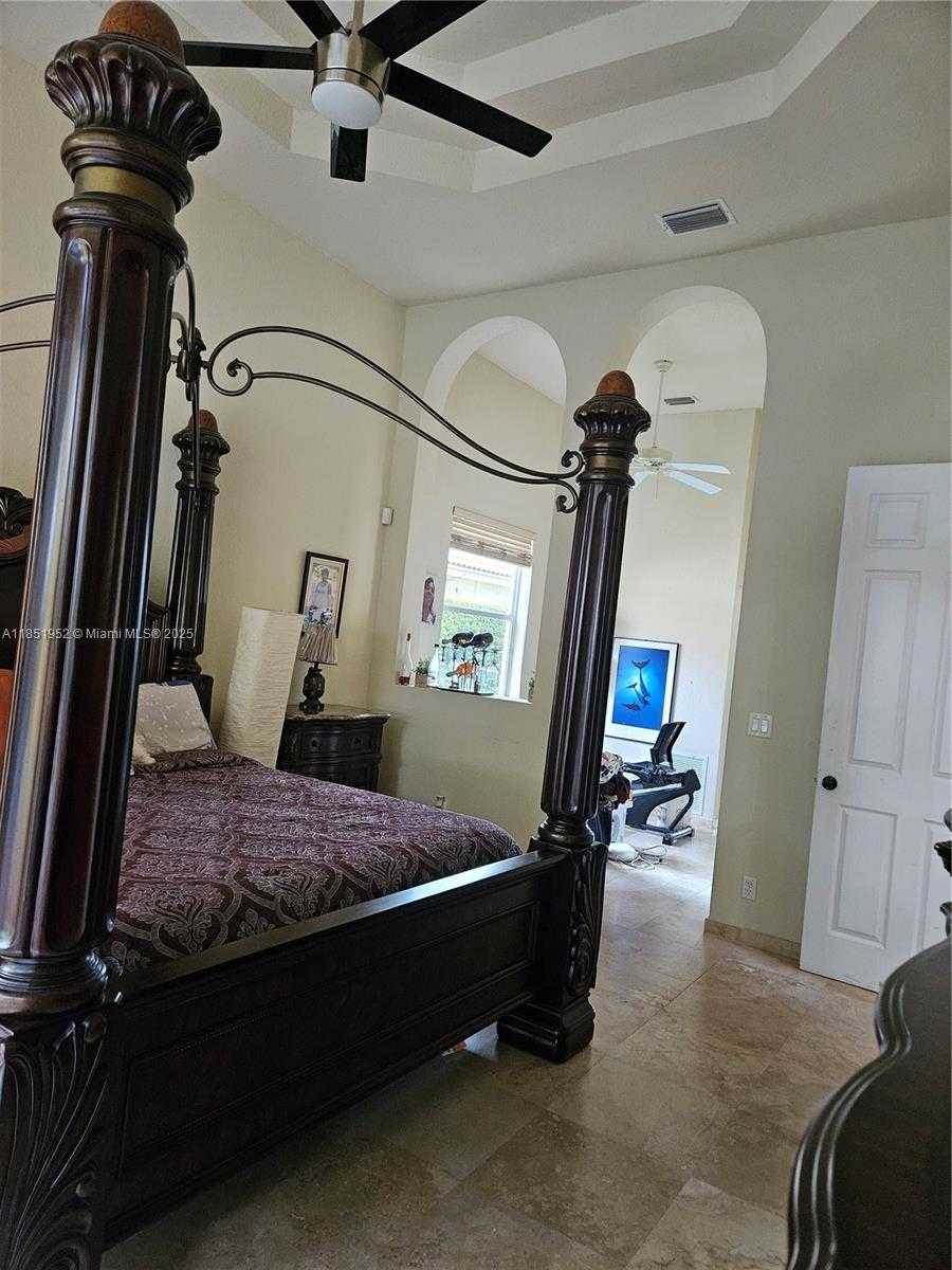 Small Image of 18951 SOUTH WEST 30 STREET, Miramar Number 11