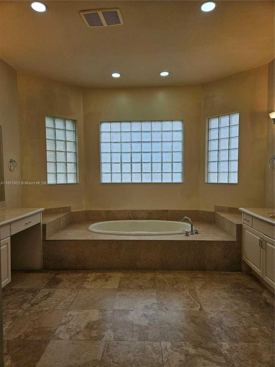 Small Image of 18951 SOUTH WEST 30 STREET, Miramar Number 13