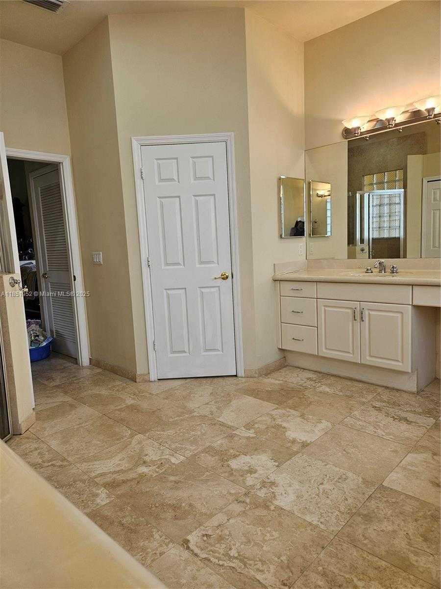 Small Image of 18951 SOUTH WEST 30 STREET, Miramar Number 17