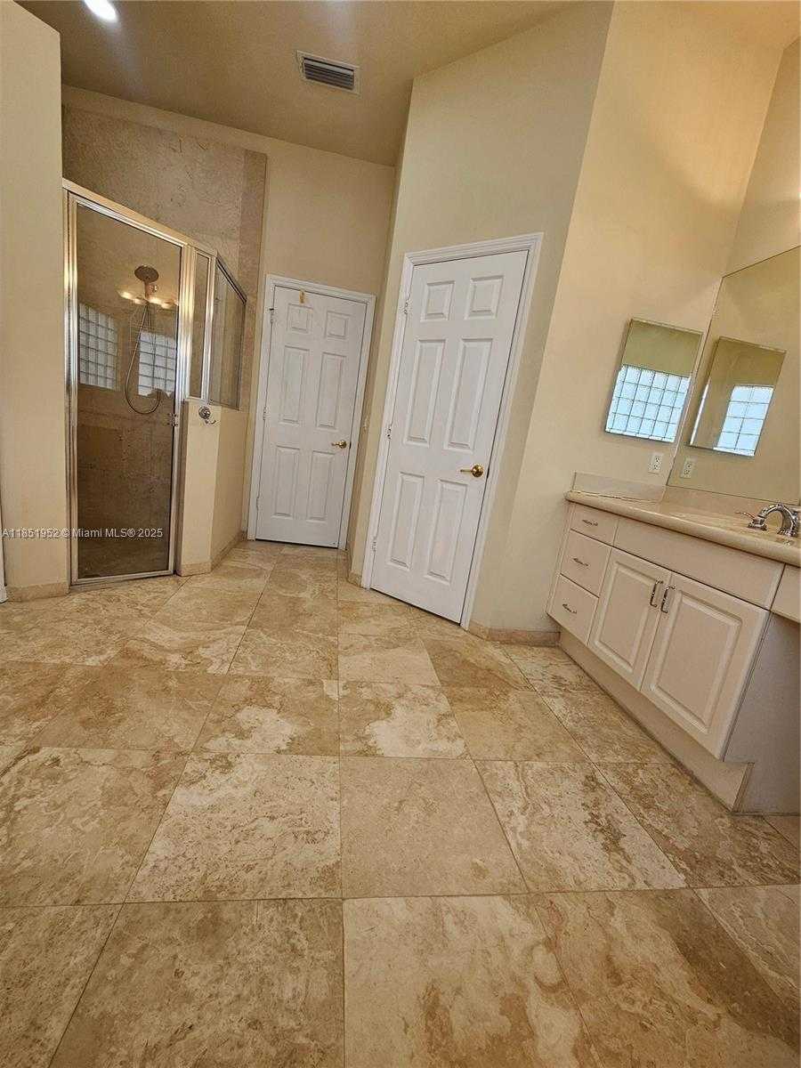 Small Image of 18951 SOUTH WEST 30 STREET, Miramar Number 19