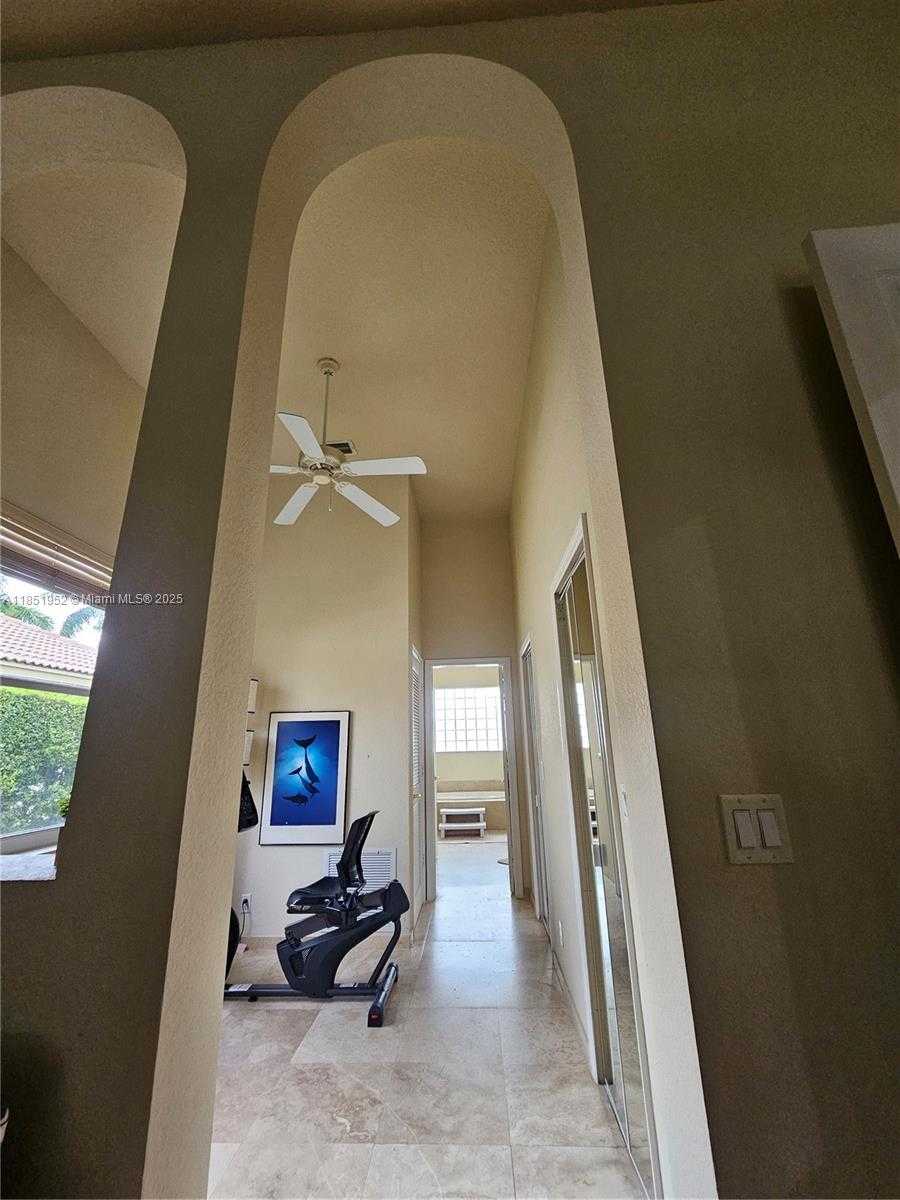 Small Image of 18951 SOUTH WEST 30 STREET, Miramar Number 22